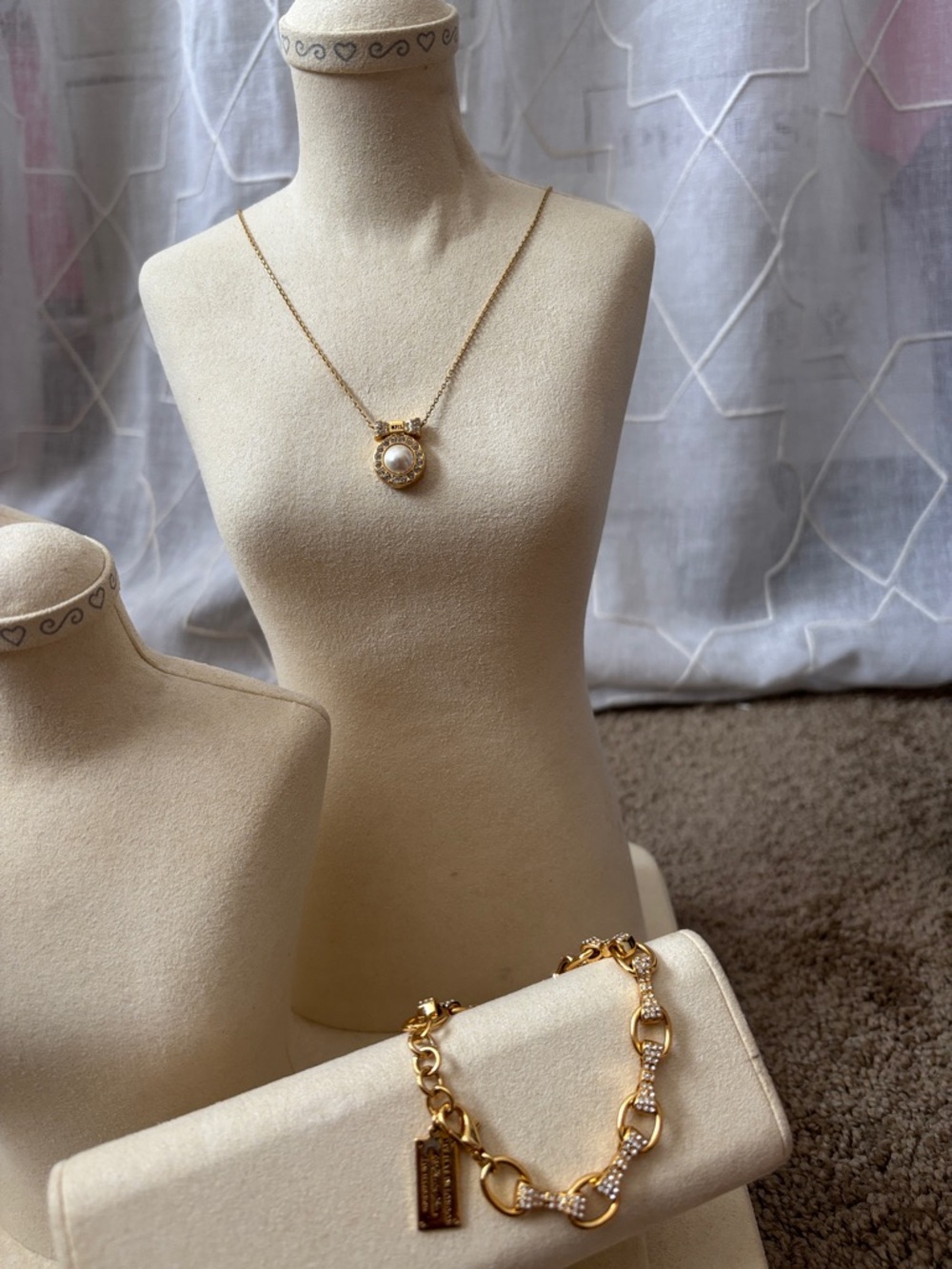 Retired My Flat In London Windsor Matching Set by Jan Haedrich—Brighton